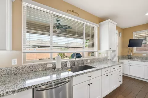 Kitchen - 3392 E Myrtabel Way, Gilbert, AZ 85298 photo 4 of 7
