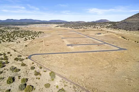 View/Area - 6026 Meadows Ln, Flagstaff, AZ 86004 photo 3 of 8