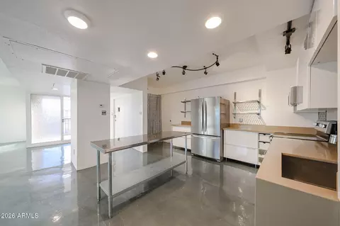 Kitchen - 353 E Thomas Rd #C501, Phoenix, AZ 85012 photo 2 of 6