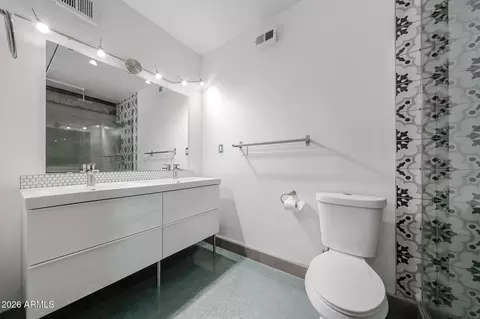 Bath - 353 E Thomas Rd #C501, Phoenix, AZ 85012 photo 8 of 9
