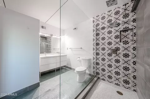 Bath - 353 E Thomas Rd #C501, Phoenix, AZ 85012 photo 7 of 9