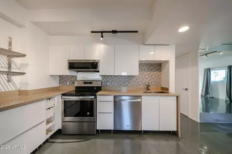 Kitchen - 353 E Thomas Rd #C501, Phoenix, AZ 85012 photo 3 of 6