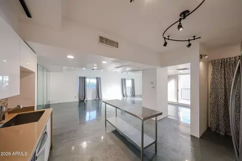 Kitchen - 353 E Thomas Rd #C501, Phoenix, AZ 85012 photo 5 of 6