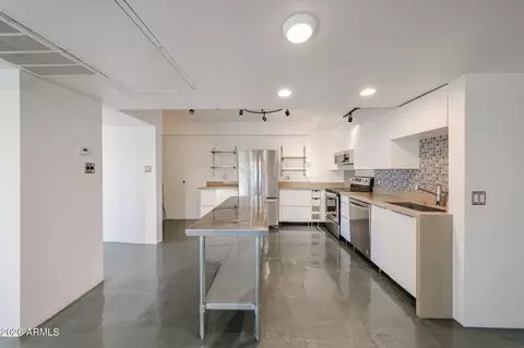 Kitchen - 353 E Thomas Rd #C501, Phoenix, AZ 85012 photo 4 of 6