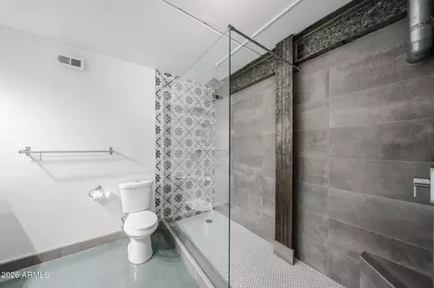 Bath - 353 E Thomas Rd #C501, Phoenix, AZ 85012 photo 4 of 9