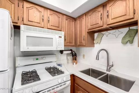 Kitchen - 849 E Lancaster Cir, Florence, AZ 85132 photo 2 of 3