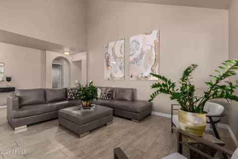 Living - 4652 N 29th St, Phoenix, AZ 85016 photo 2 of 4