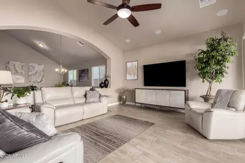 Living - 4652 N 29th St, Phoenix, AZ 85016 photo 3 of 4