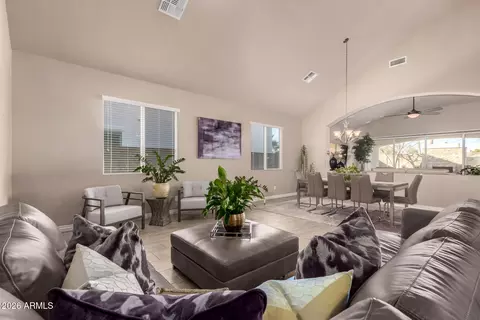 Living - 4652 N 29th St, Phoenix, AZ 85016 photo 1 of 4