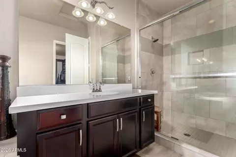 Bath - 4652 N 29th St, Phoenix, AZ 85016 photo 2 of 5