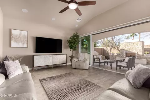 Living - 4652 N 29th St, Phoenix, AZ 85016 photo 4 of 4
