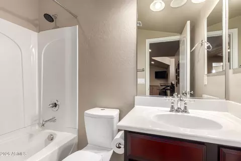 Bath - 4652 N 29th St, Phoenix, AZ 85016 photo 5 of 5