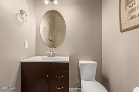 Bath - 4652 N 29th St, Phoenix, AZ 85016 photo 1 of 5