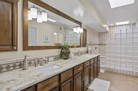 Bath - 5801 N 25th Pl, Phoenix, AZ 85016 photo 2 of 3