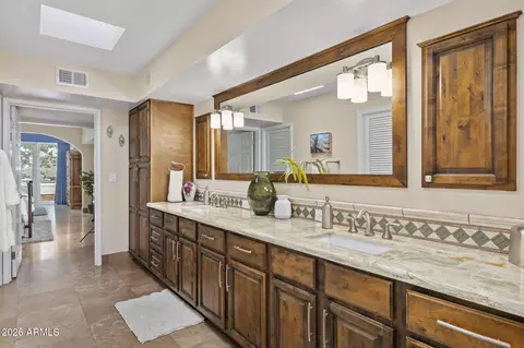 Bath - 5801 N 25th Pl, Phoenix, AZ 85016 photo 3 of 3