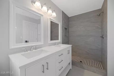 Bath - 1927 E Crocus Dr, Phoenix, AZ 85022 photo 2 of 5