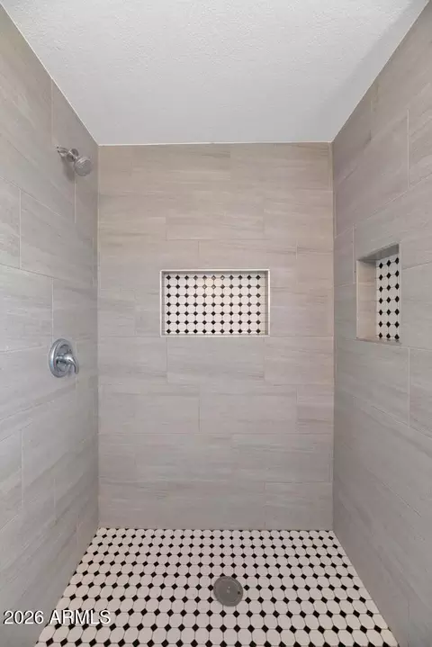 Bath - 1927 E Crocus Dr, Phoenix, AZ 85022 photo 4 of 5