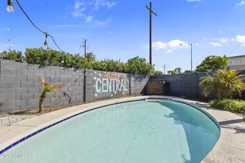 Exterior - 3355 N 6th Ave, Phoenix, AZ 85013 photo 3 of 6