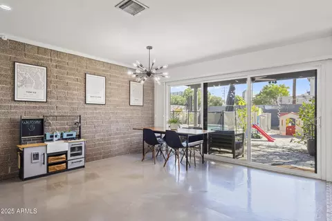 Dining - 3355 N 6th Ave, Phoenix, AZ 85013 photo 2 of 2
