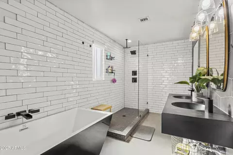 Bath - 3355 N 6th Ave, Phoenix, AZ 85013 photo 1 of 5