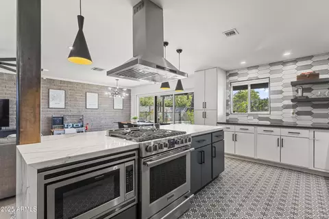 Kitchen - 3355 N 6th Ave, Phoenix, AZ 85013 photo 2 of 3