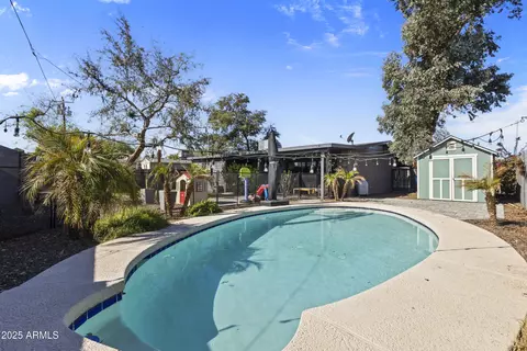 Exterior - 3355 N 6th Ave, Phoenix, AZ 85013 photo 6 of 6
