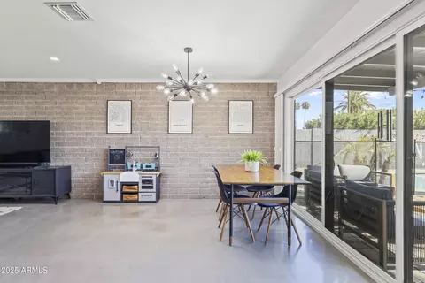 Dining - 3355 N 6th Ave, Phoenix, AZ 85013 photo 1 of 2