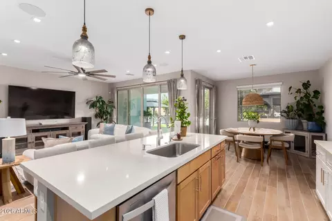 7674 W Tether Trl, Peoria, AZ 85383