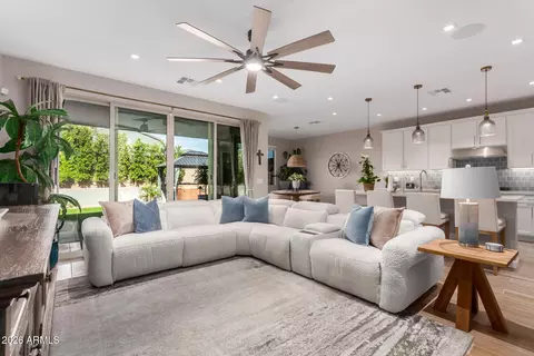 7674 W Tether Trl, Peoria, AZ 85383