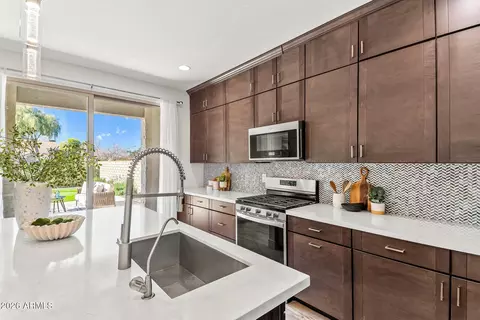 Kitchen - 764 N Blackbird Dr, Gilbert, AZ 85234 photo 4 of 5