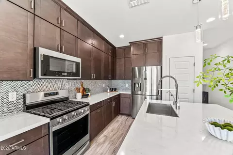 Kitchen - 764 N Blackbird Dr, Gilbert, AZ 85234 photo 3 of 5