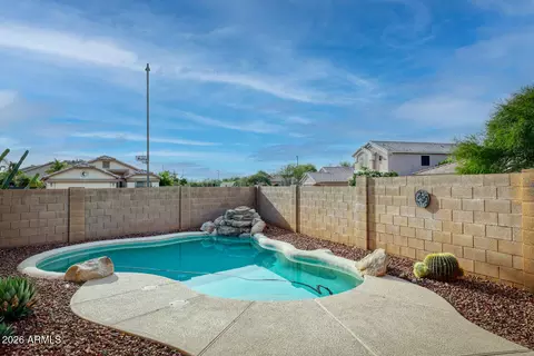 Exterior - 2206 E Ruby Ln, Phoenix, AZ 85024 photo 6 of 7
