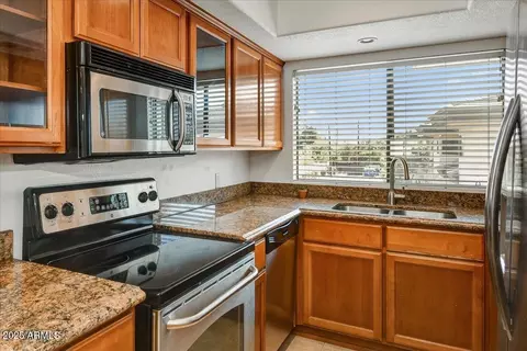 Kitchen - 3235 E Camelback Rd #218, Phoenix, AZ 85018 photo 3 of 4