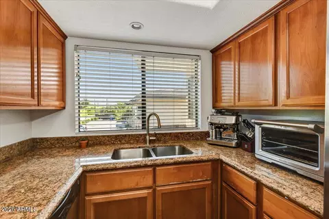 Kitchen - 3235 E Camelback Rd #218, Phoenix, AZ 85018 photo 4 of 4