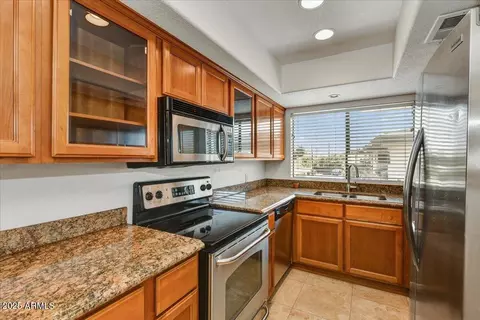 Kitchen - 3235 E Camelback Rd #218, Phoenix, AZ 85018 photo 2 of 4