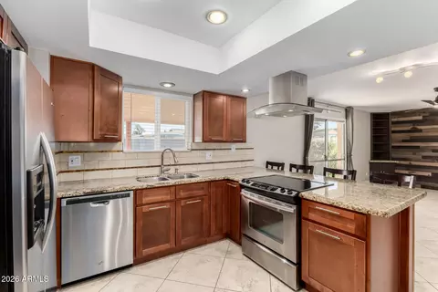 Kitchen - 2813 E Cortez St, Phoenix, AZ 85028 photo 3 of 4