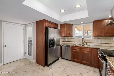 Kitchen - 2813 E Cortez St, Phoenix, AZ 85028 photo 4 of 4