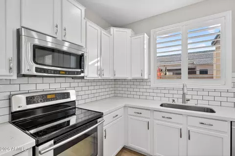 Kitchen - 2845 E Michelle Way, Gilbert, AZ 85234 photo 4 of 6