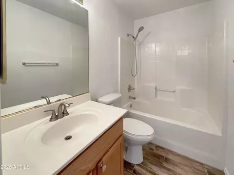 Bath - 2023 E Wagoner Rd, Phoenix, AZ 85022 photo 1 of 4