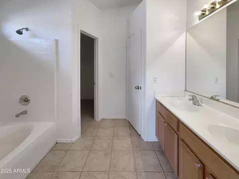 Bath - 2023 E Wagoner Rd, Phoenix, AZ 85022 photo 3 of 4