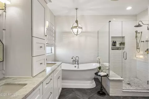 Bath - 3980 E Navigator Ln, Phoenix, AZ 85050 photo 3 of 7