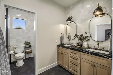 Bath - 3980 E Navigator Ln, Phoenix, AZ 85050 photo 6 of 7