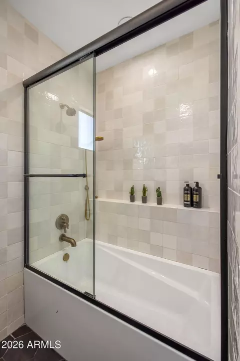 Bath - 3980 E Navigator Ln, Phoenix, AZ 85050 photo 7 of 7
