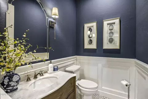 Bath - 3980 E Navigator Ln, Phoenix, AZ 85050 photo 1 of 7