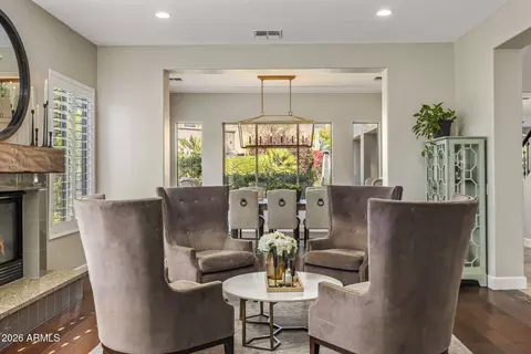 Dining - 3980 E Navigator Ln, Phoenix, AZ 85050 photo 2 of 4