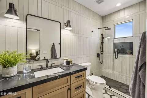 Bath - 3980 E Navigator Ln, Phoenix, AZ 85050 photo 5 of 7