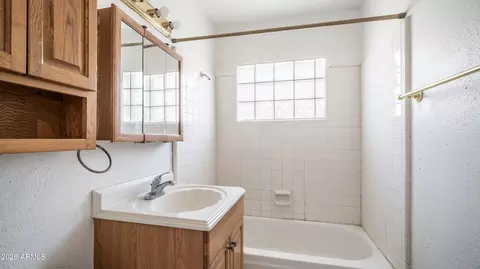 Bath - 42 W Dunlap Ave, Phoenix, AZ 85021 photo 1 of 1