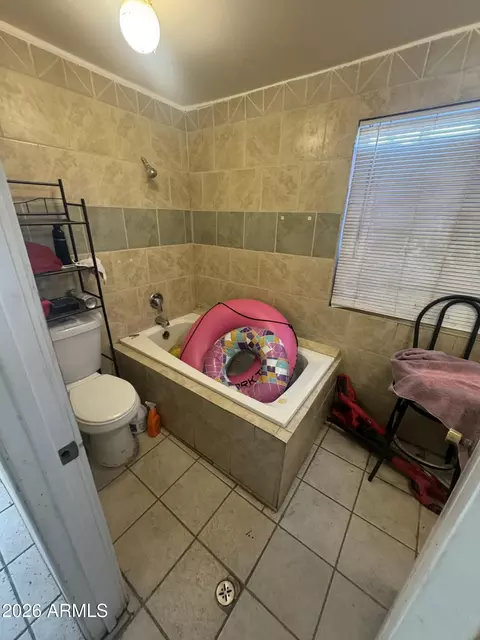 Bath - 2136 E Lemon St, Tempe, AZ 85281 photo 2 of 3