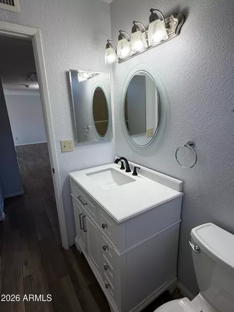 Bath - 3426 W Juniper Ave W, Phoenix, AZ 85053 photo 2 of 6