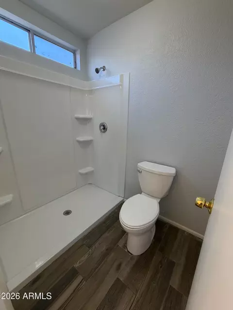Bath - 3426 W Juniper Ave W, Phoenix, AZ 85053 photo 4 of 6